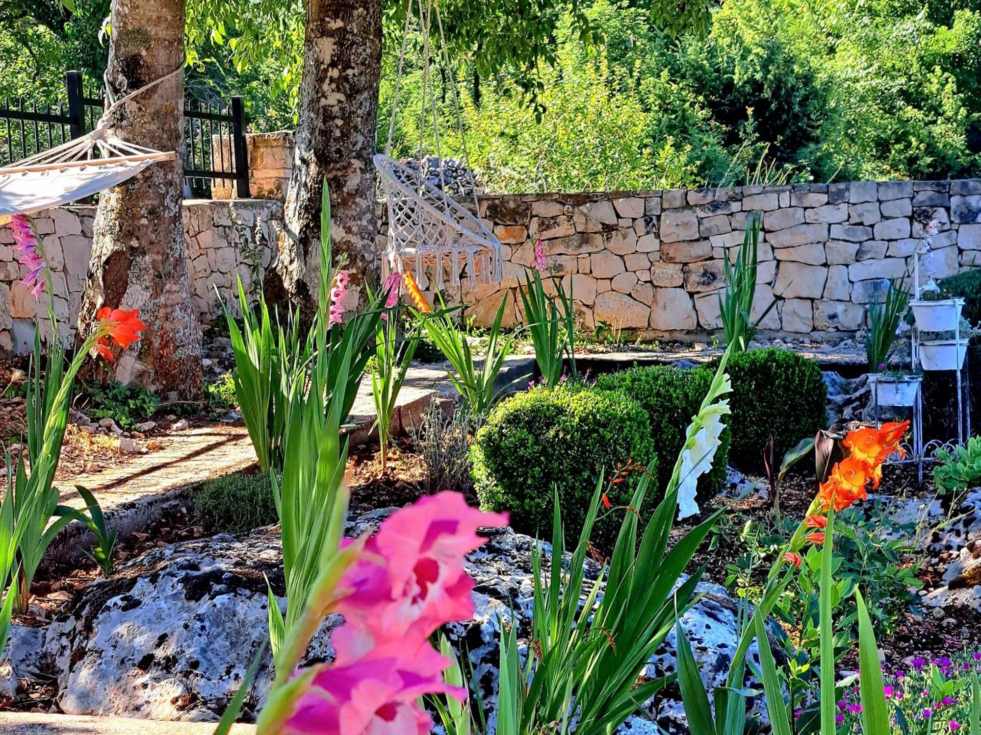 Relaxing Dalmatian house in village Ljubitovica Exteriör bild