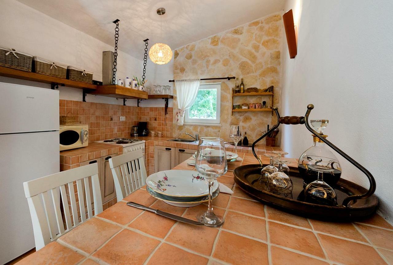 Relaxing Dalmatian house in village Ljubitovica Exteriör bild